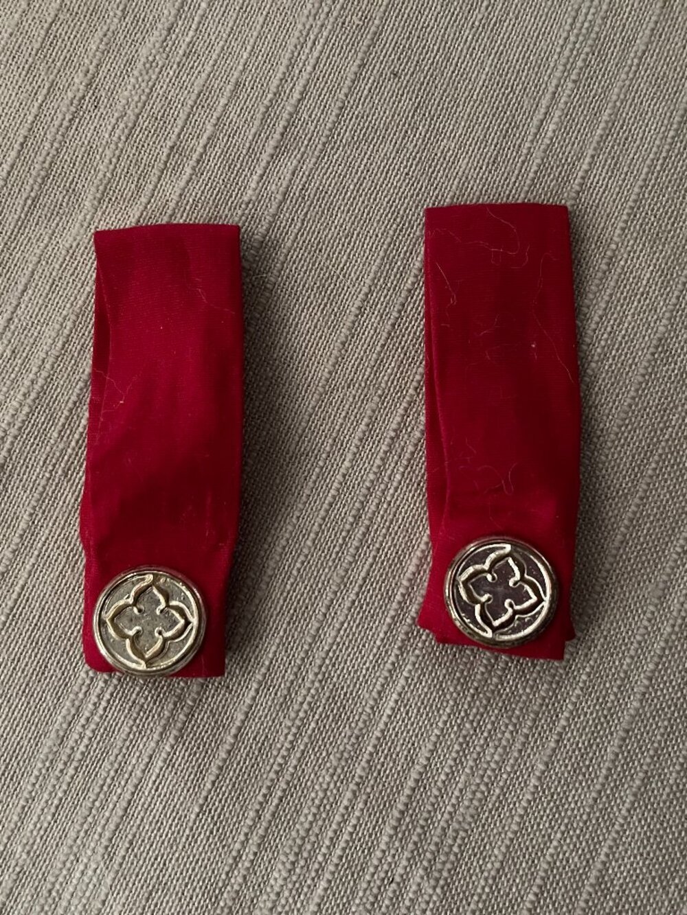 Set of 2 Red Magnetic Clothing Cinchers/Poppy Clips
